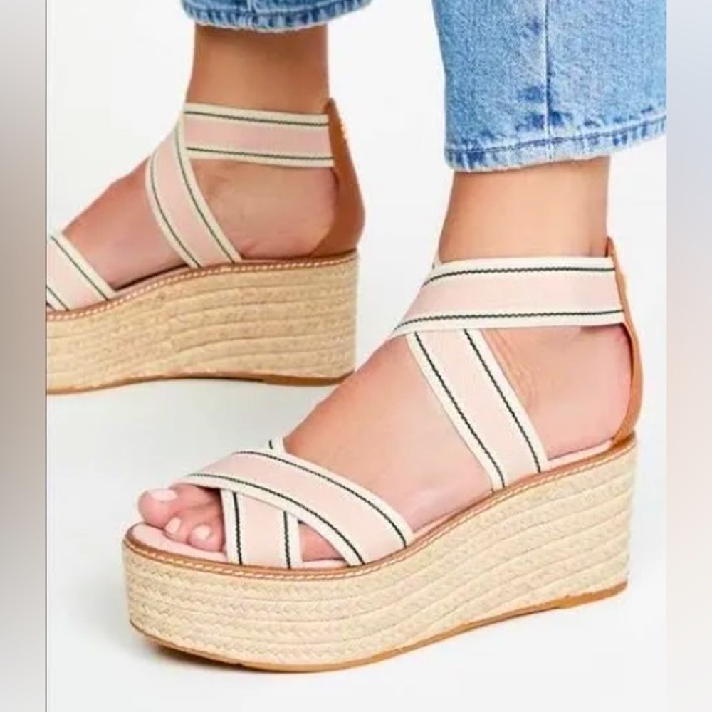 Brand new Tory Burch Frieda espadrilles in blush pink/tan. Size 7 1/2. Adorable!